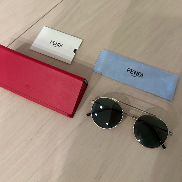 Fendi Round Sunglasses - Picture 4 of 5